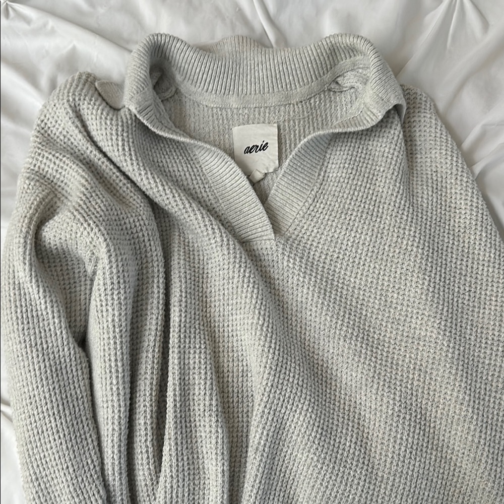 Aerie Light Gray V-Neck Sweater with Ribbed Texture